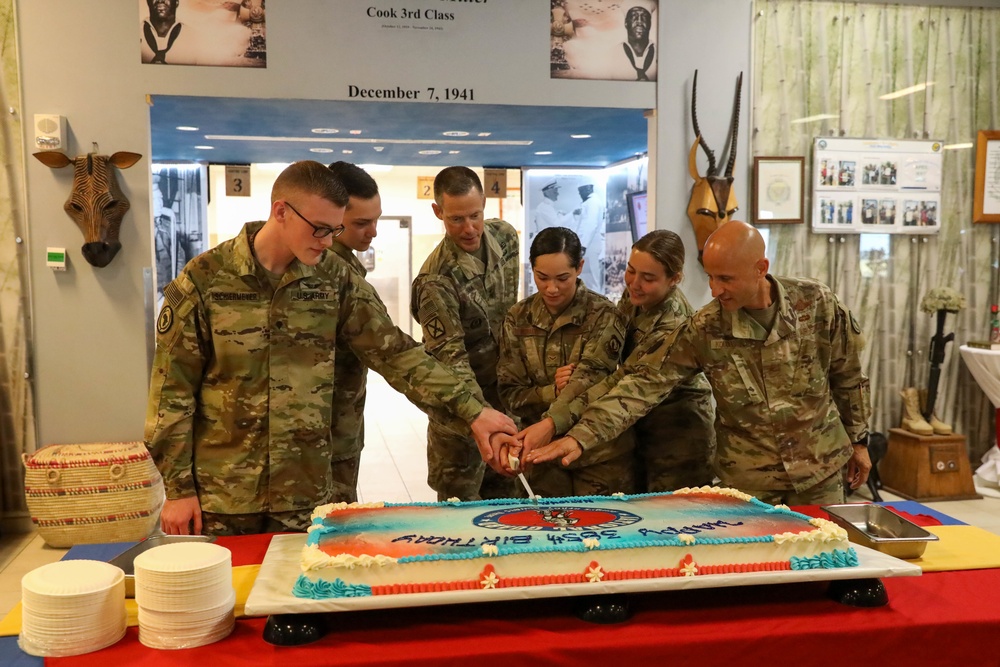 Guard members cut 385th birthday cake