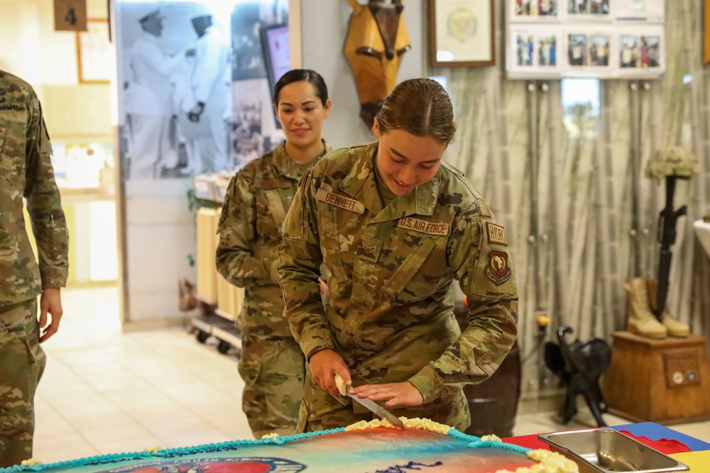 Guard members cut 385th birthday cake