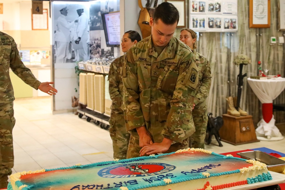Guard members cut 385th birthday cake
