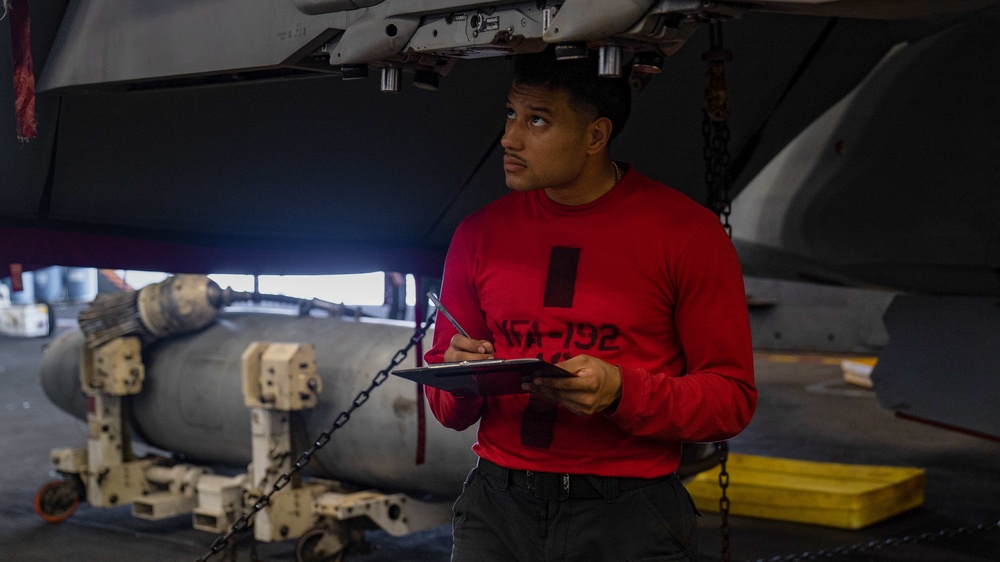 USS Carl Vinson (CVN 70) Sailors Conduct Maintenance in Indian Ocean