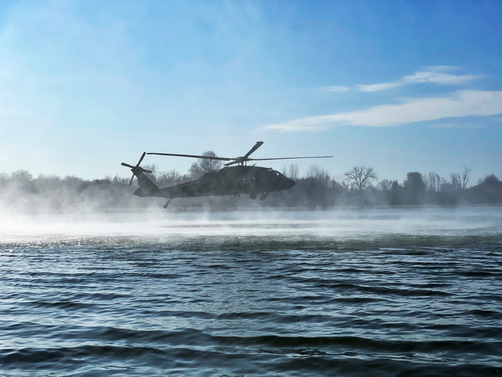 Tenn. Guardsmen and Nashville Fire Department HART team practice water hoist rescue