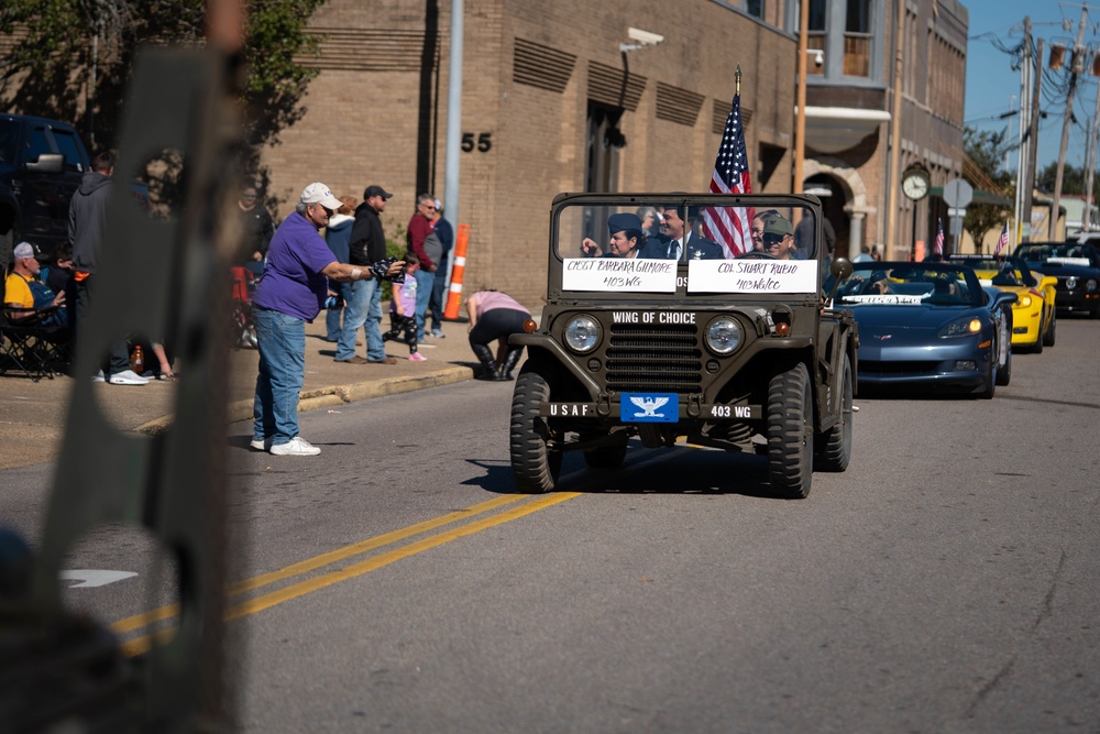 403rd Wing leaders participate in Veterans Day Parade