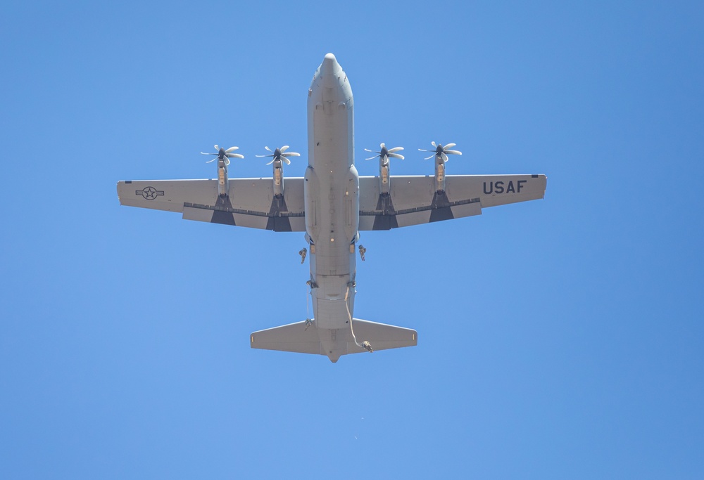 82nd Airborne Division participates in Presents from Paratroopers