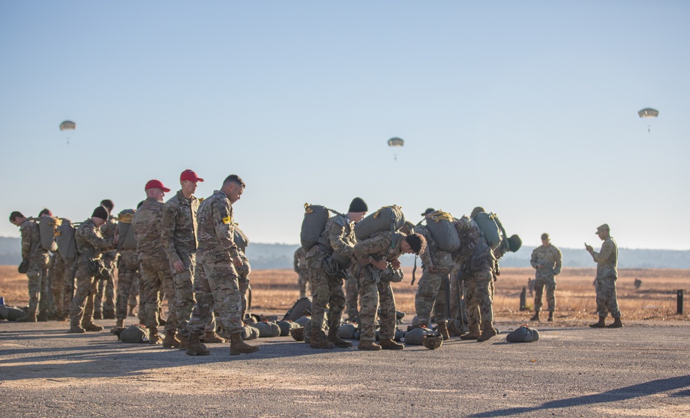 82nd Airborne Division participates in Presents from Paratroopers