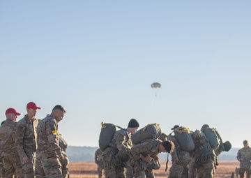 82nd Airborne Division participates in Presents from Paratroopers