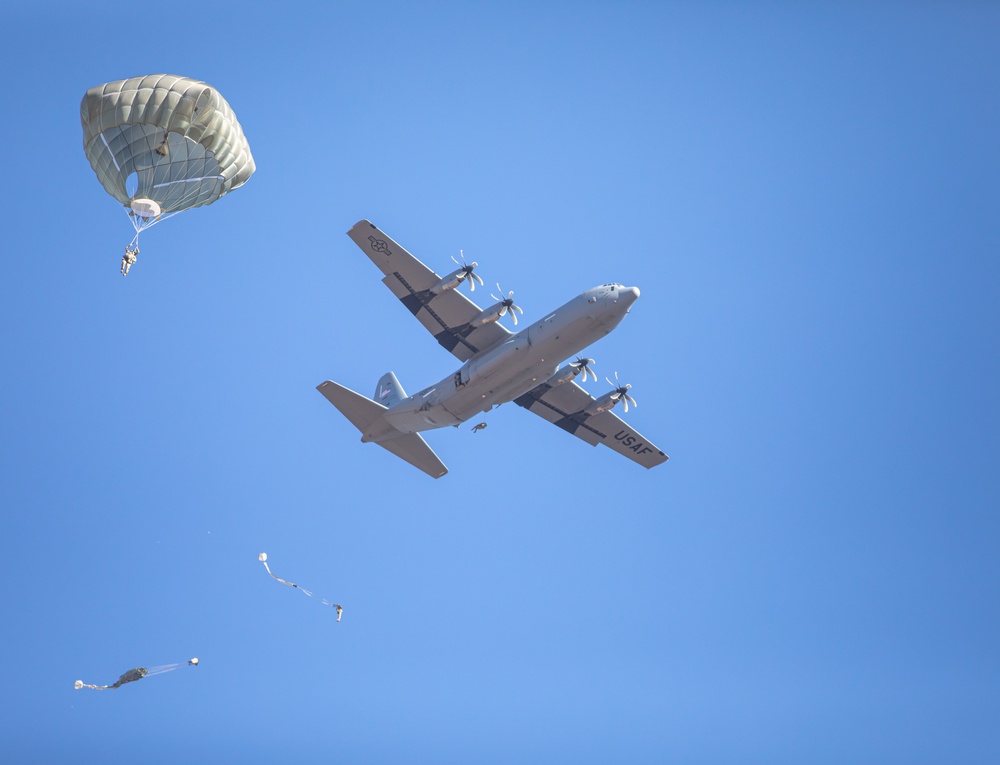 82nd Airborne Division participates in Presents from Paratroopers