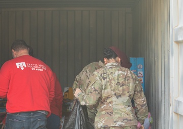 82nd Airborne Division participates in Presents from Paratroopers