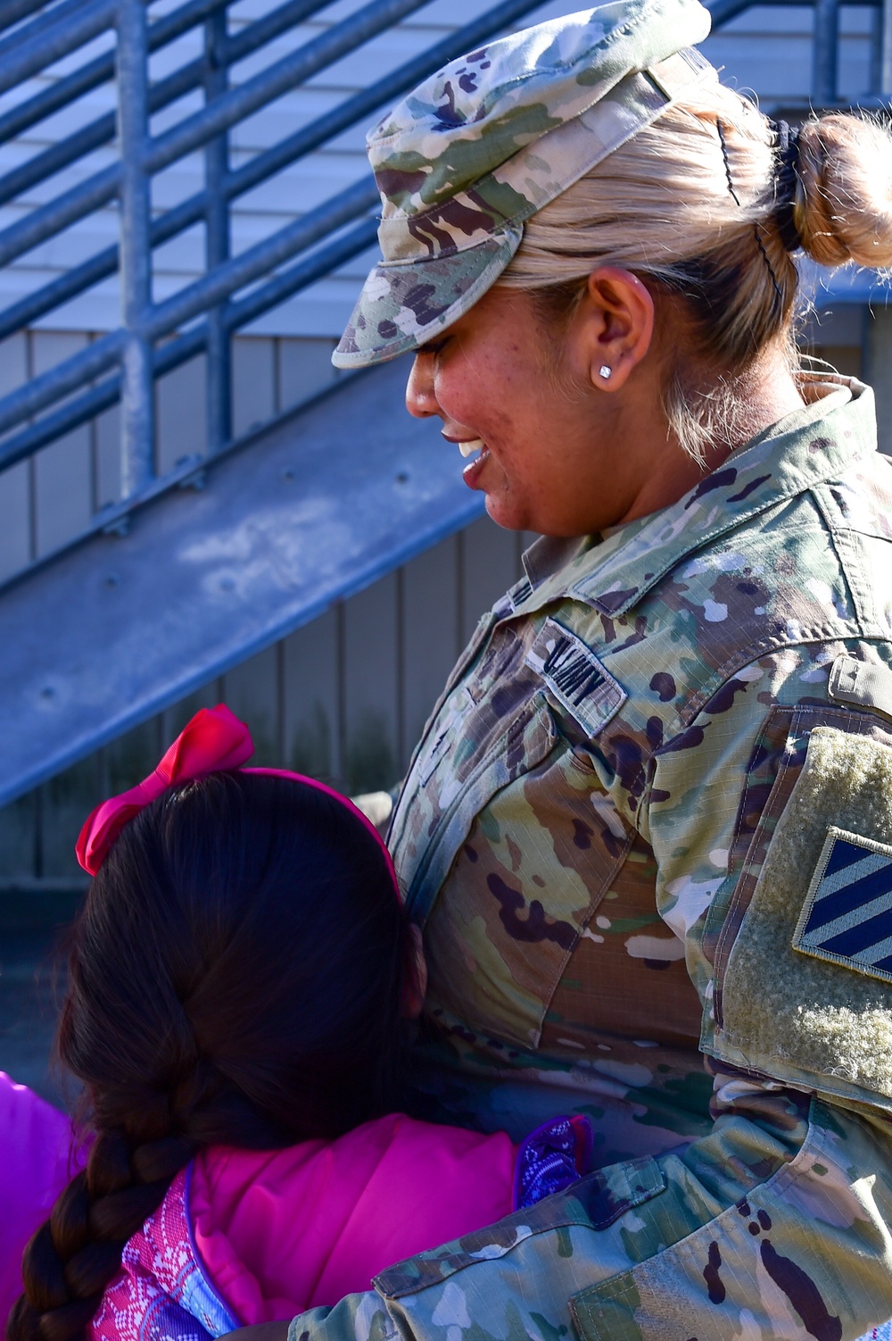 Army Linguist Works with Afghan Evacuees