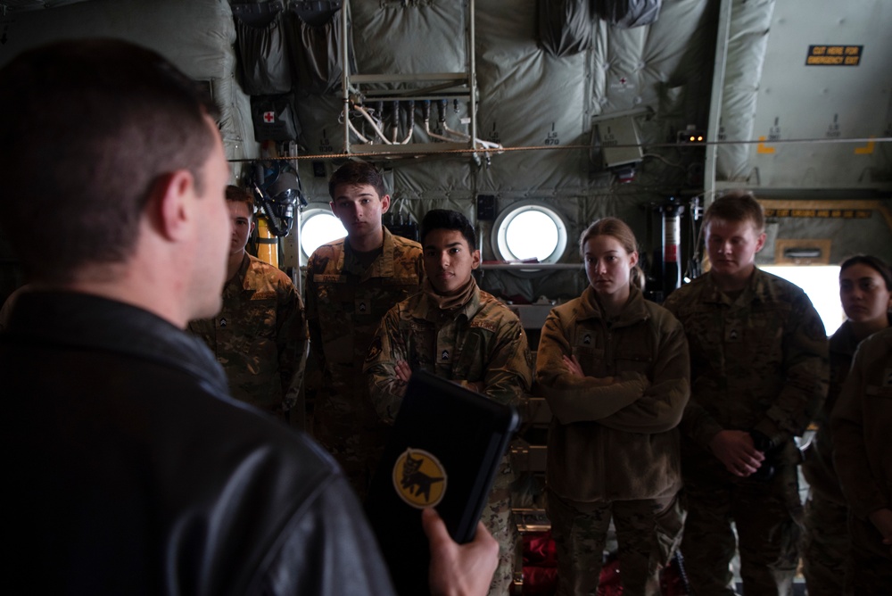 19th Operations Group Airmen and Air Force ROTC cadets visit Scott AFB