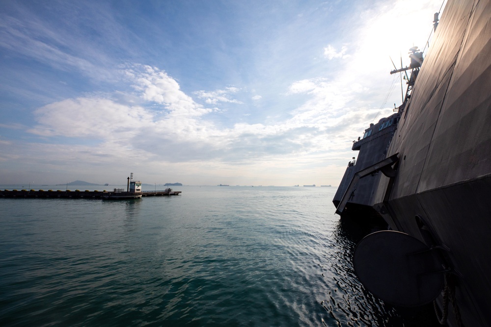 USS Tulsa Arrives at Singapore