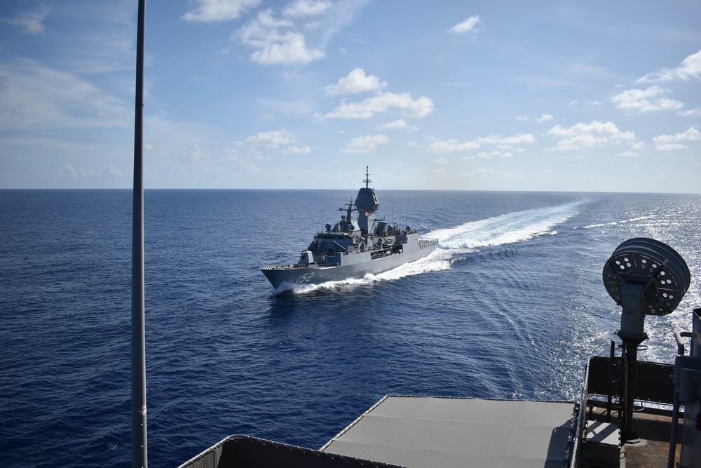 Royal Australian Navy and Carl Vinson Strike Group conduct bilateral exercise