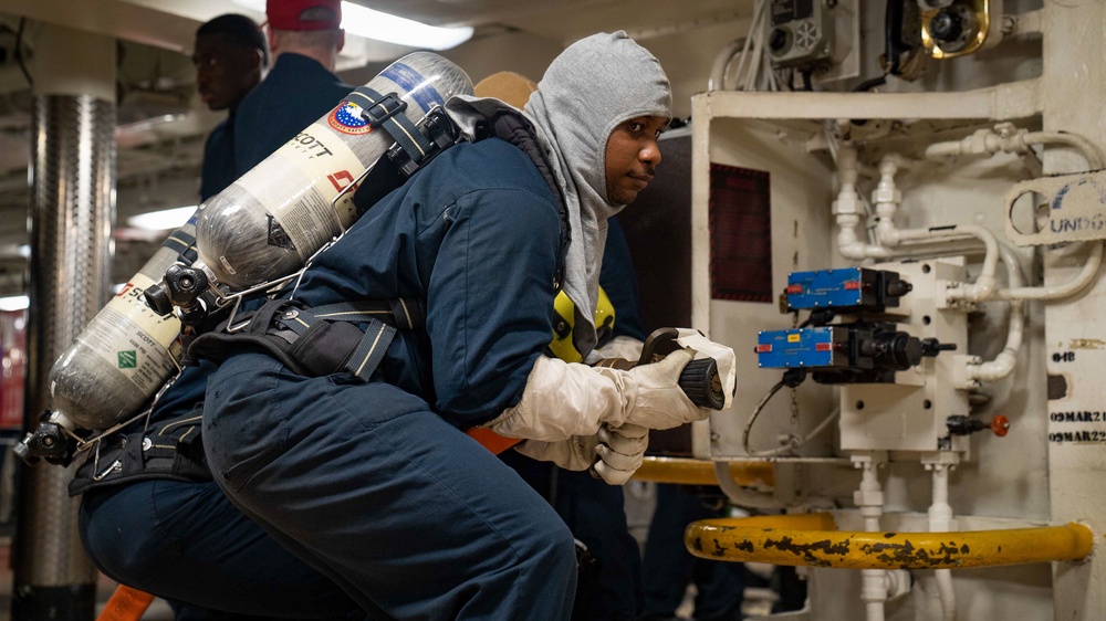 DVIDS - Images - USS Carl Vinson (CVN 70) Sailors Participate in a ...