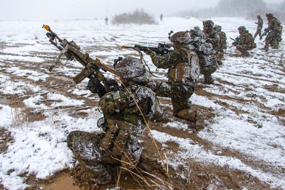 DVIDS - Images - RD21 Marines conduct a Bi-lateral force-on-force ...