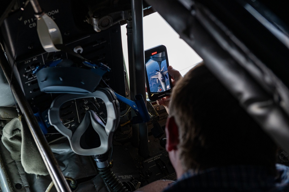 Shaw honorary commanders observe mission from above