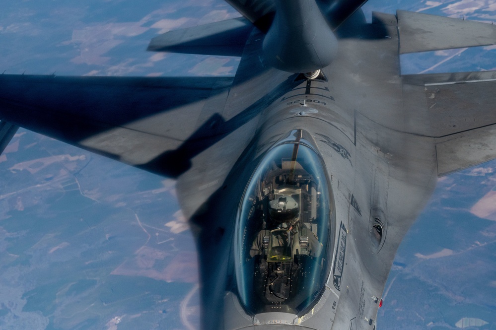 Shaw honorary commanders observe mission from above
