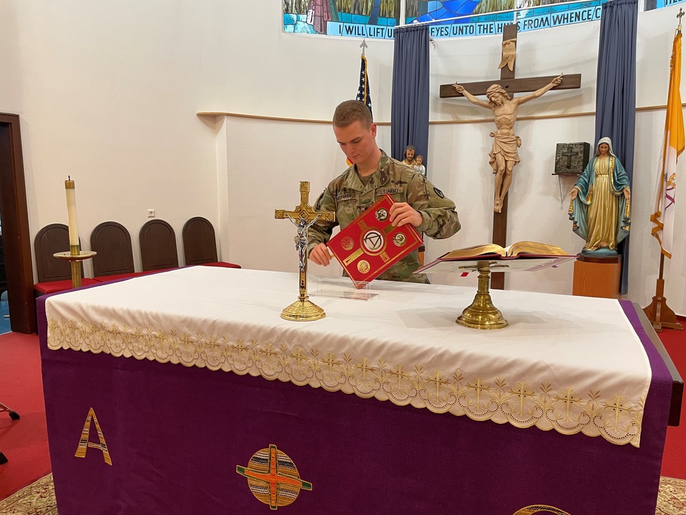 Garrison religious team hails holiday season, welcome parishioners