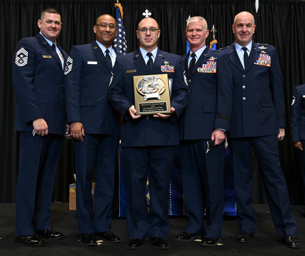 Citizen Airmen honored during Tampa Bay Buccaneers' Salute to Military >  Air Reserve Personnel Center > Article Display