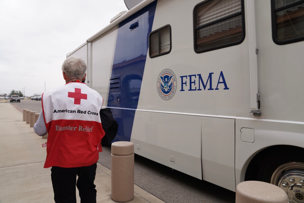 FEMA Leadership Meets with Local Leadership in Bowling Green, Kentucky