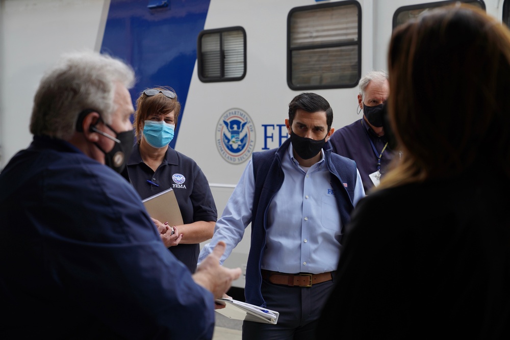 FEMA Leadership Meets with Local Leadership in Bowling Green, Kentucky