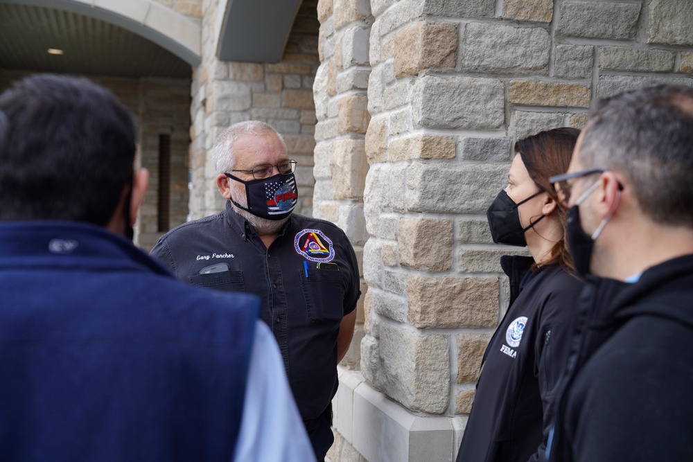 FEMA Leadership Meets with Local Leadership in Bowling Green, Kentucky