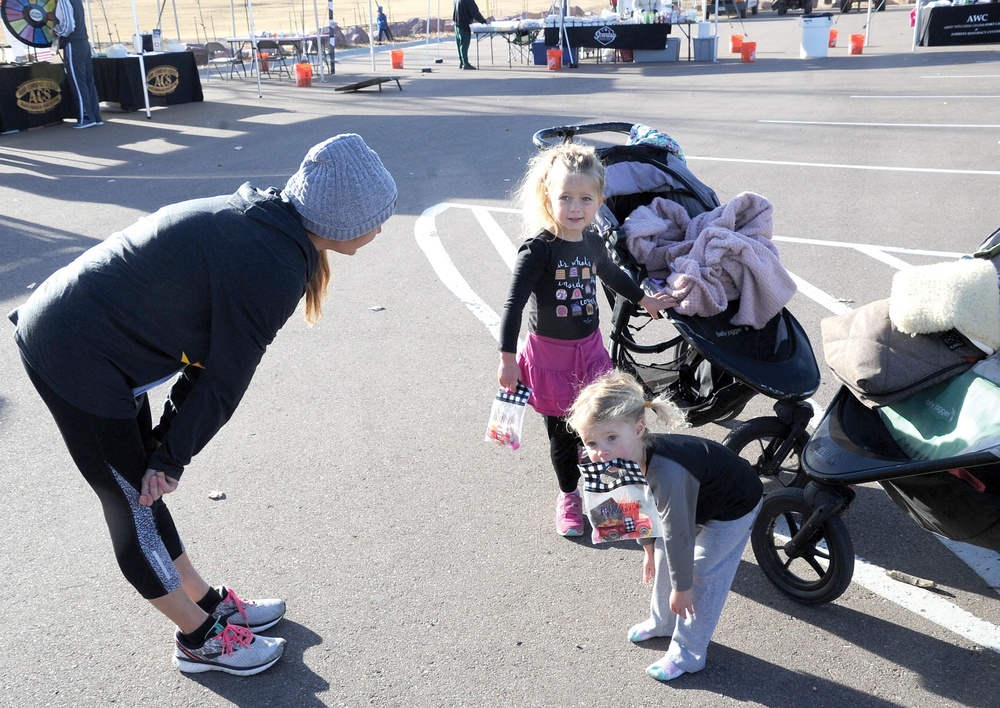 Community continues turkey trot tradition