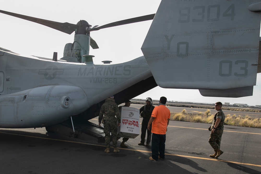 VMM-268 Deliver Toys For Tots
