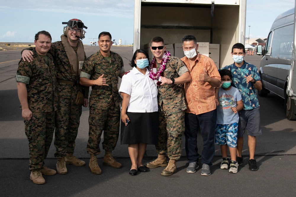 VMM-268 Deliver Toys For Tots