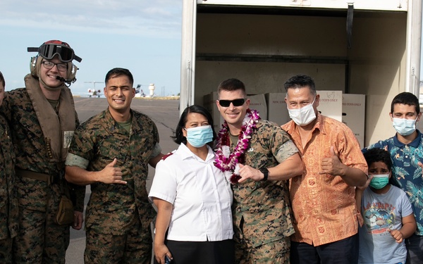 VMM-268 Deliver Toys For Tots
