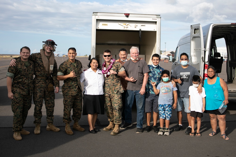 VMM-268 Deliver Toys For Tots