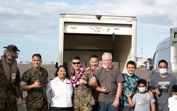 VMM-268 Deliver Toys For Tots