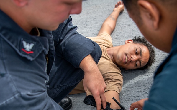 USS Charleston Sailors Conduct EMRT Training