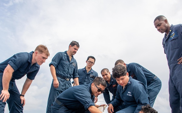 USS Charleston Sailors Conduct EMRT Training