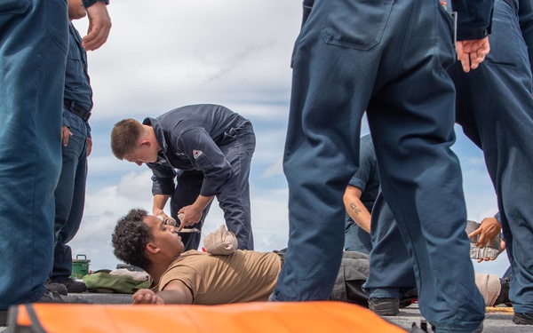 USS Charleston Sailors Conduct EMRT Training