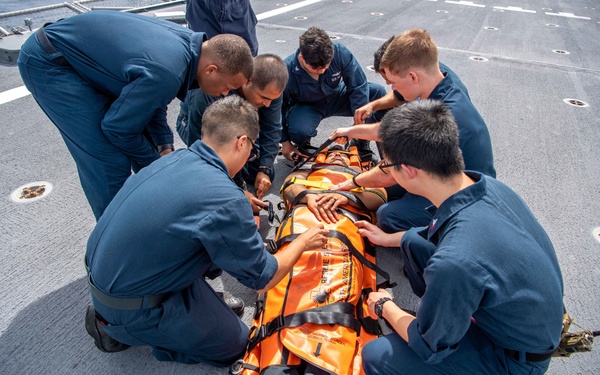 USS Charleston Sailors Conduct EMRT Training