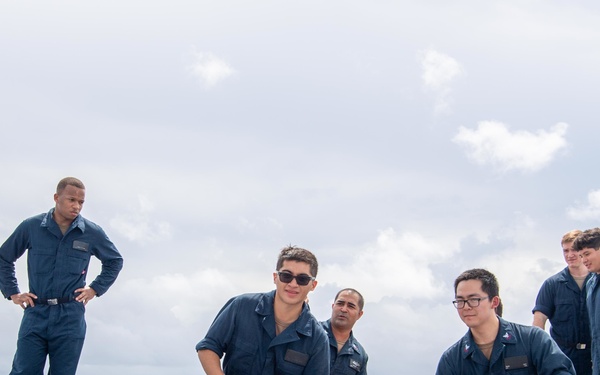 USS Charleston Sailors Conduct EMRT Training