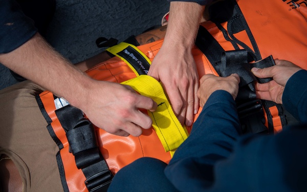 USS Charleston Sailors Conduct EMRT Training