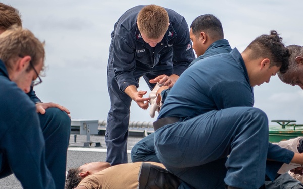USS Charleston Sailors Conduct EMRT Training