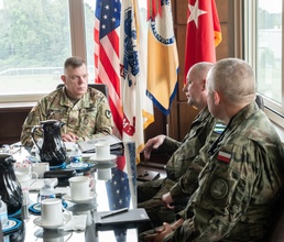 USASAC CG meets with Polish delegation