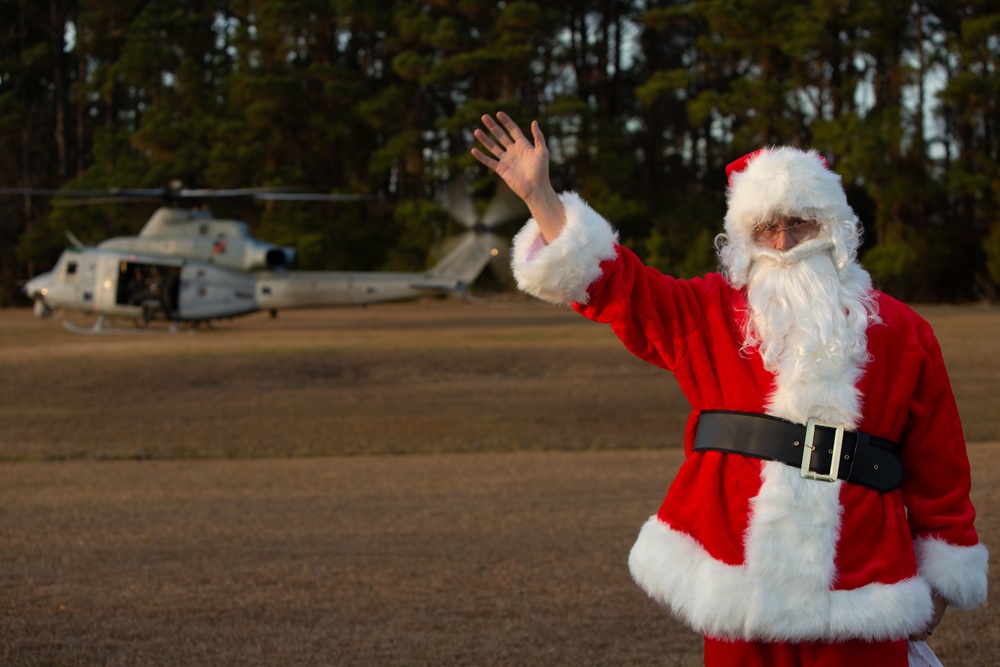 Santa Flies into MCAS New River for the Holiday Season