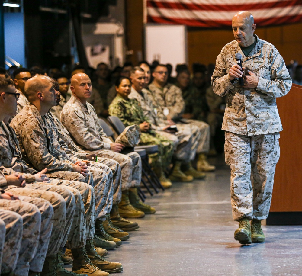Commandant of the Marine Corps visits service members in Bahrain