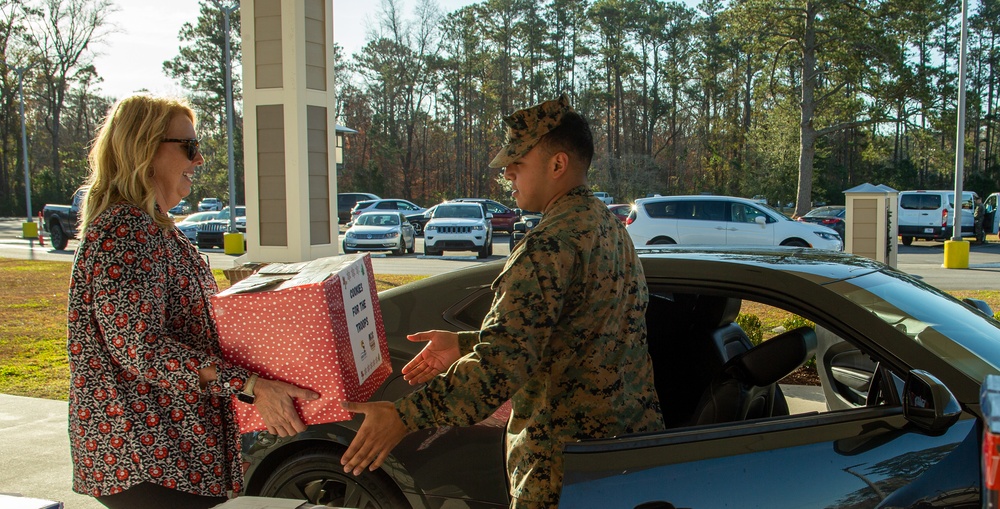 ‘MAC’ delivers holiday treats to service members