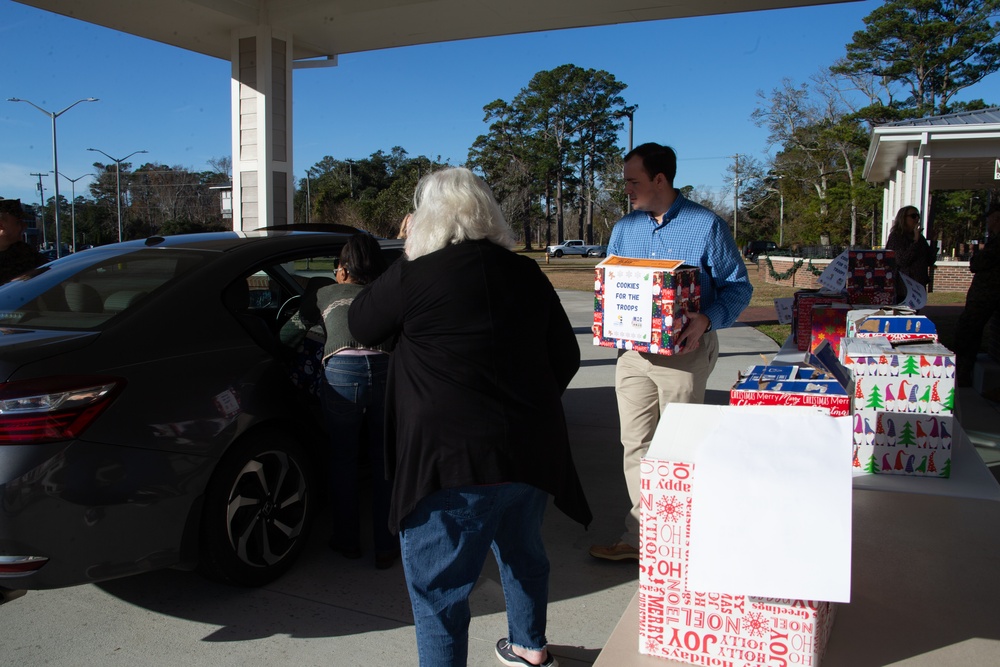 ‘MAC’ delivers holiday treats to service members