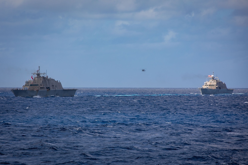 USS Sioux City, USS Billings, and USS Milwaukee Conduct a Photo Exercise