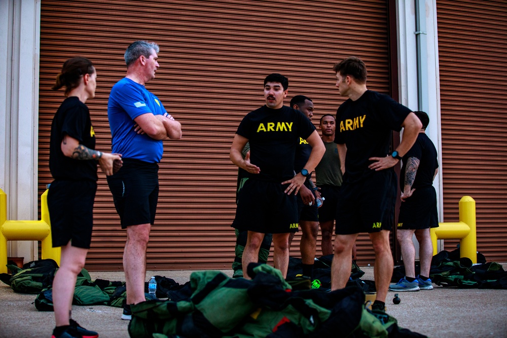 Fort Hood UK Gen Conducts EOD Training