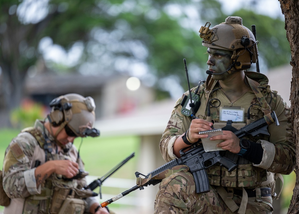 Air Force TACPs train in Hawaii