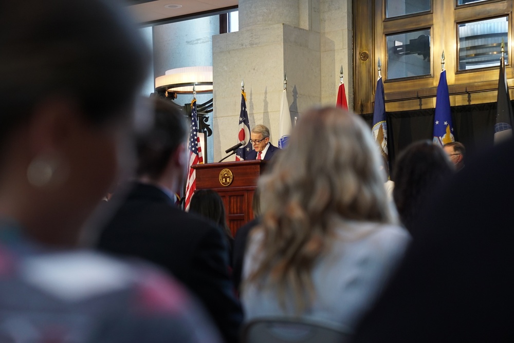 Wreaths Across America ceremony at Ohio Statehouse honors veterans