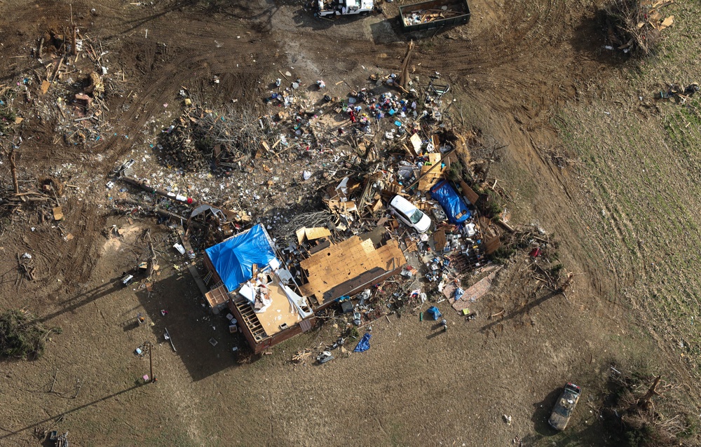 Leaders visit Soldiers activated for help in the wake of deadly tornadoes