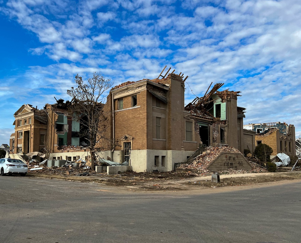 Leaders visit Soldiers activated for help in the wake of deadly tornadoes