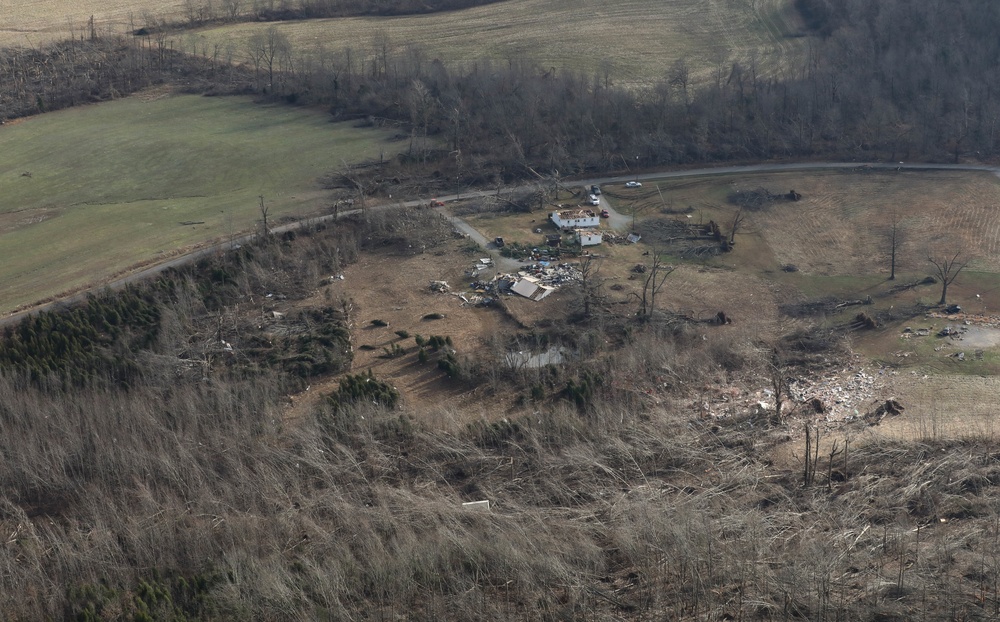 Leaders visit Soldiers activated for help in the wake of deadly tornadoes