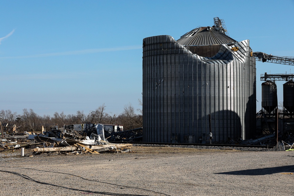 Leaders visit Soldiers activated for help in the wake of deadly tornadoes